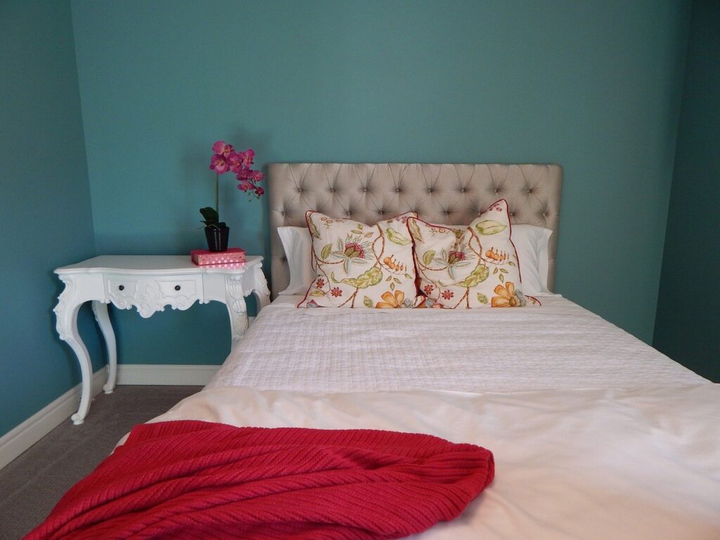 bed, bedroom, interior-644728.jpg